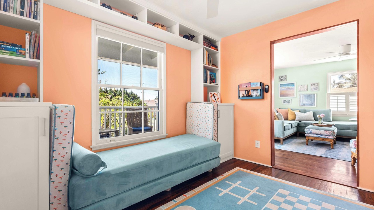 Photo of Livingroom in North Pacific Beach