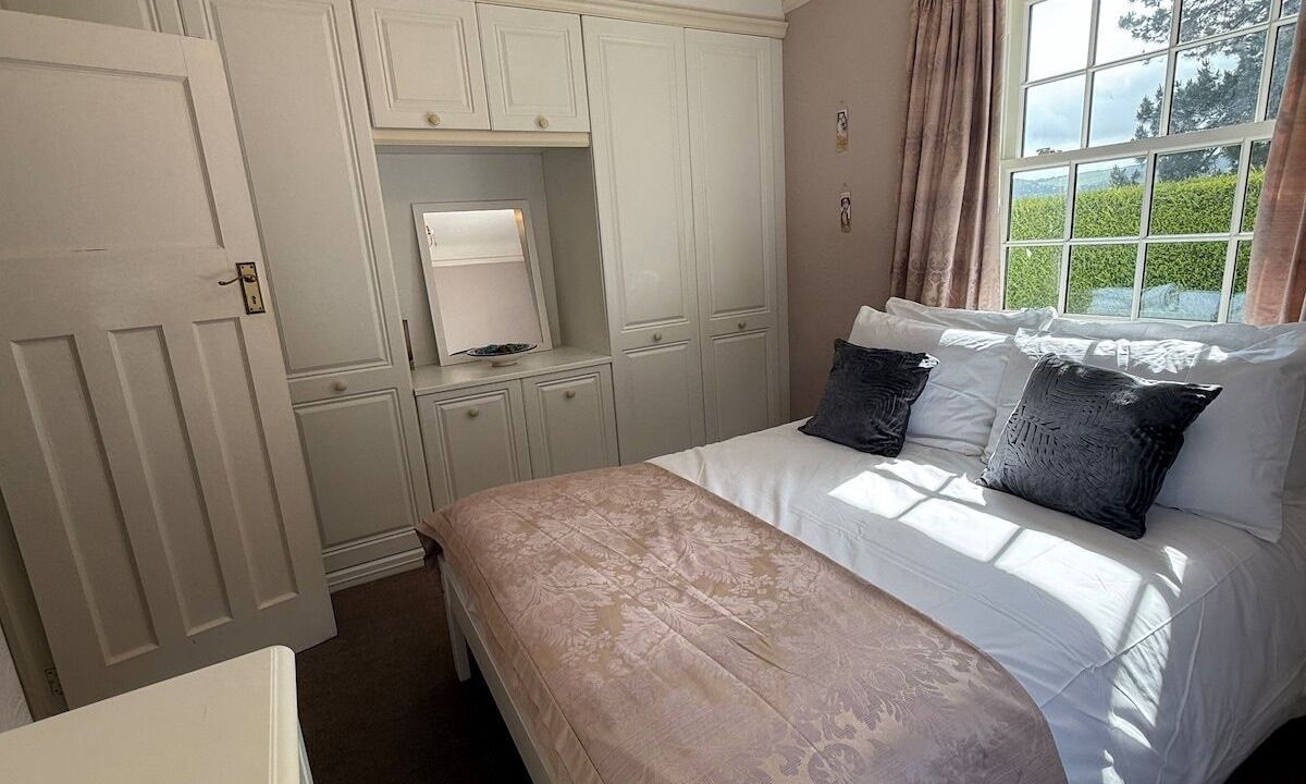 Photo of Bedroom in Henryd