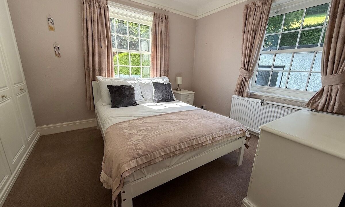 Photo of Bedroom in Henryd