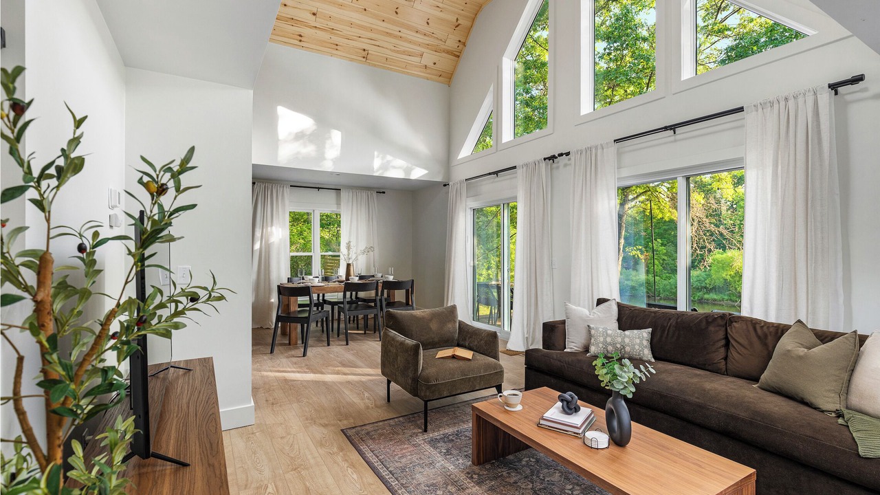 Photo of Livingroom in Evart