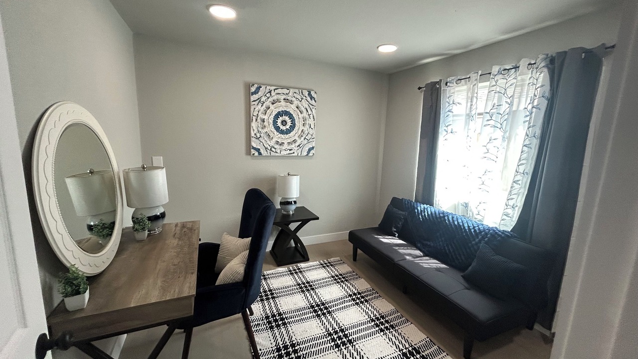 Photo of Livingroom in North Oak Park