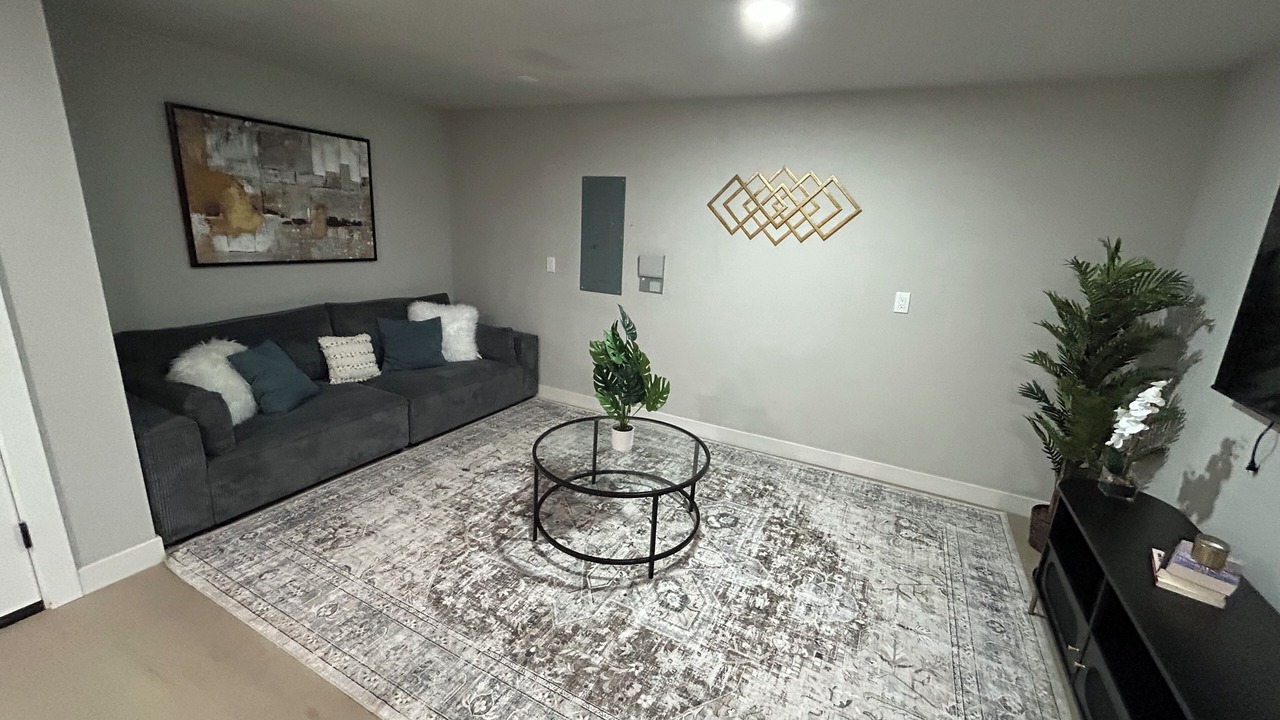 Photo of Livingroom in North Oak Park