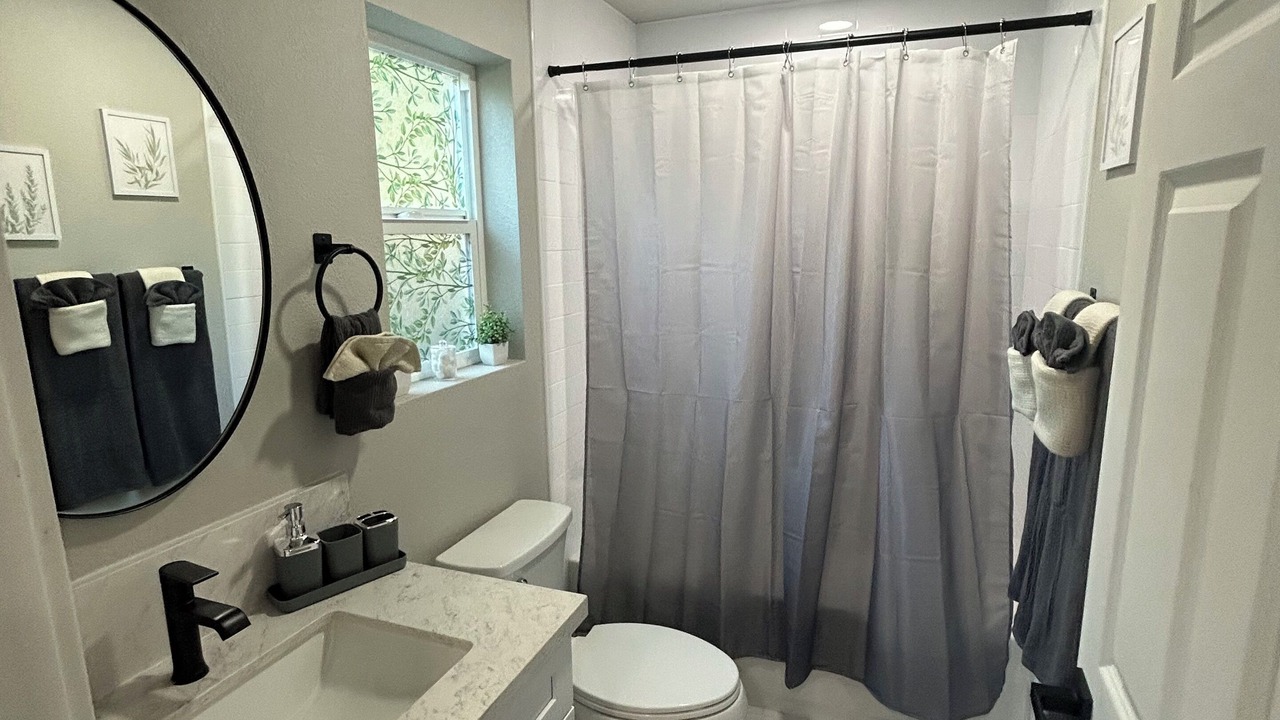 Photo of Bathroom in North Oak Park