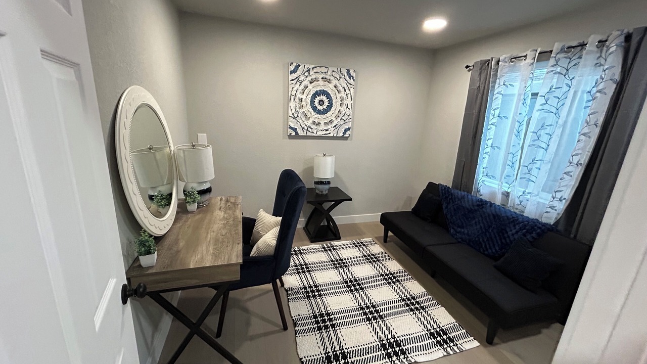 Photo of Livingroom in North Oak Park