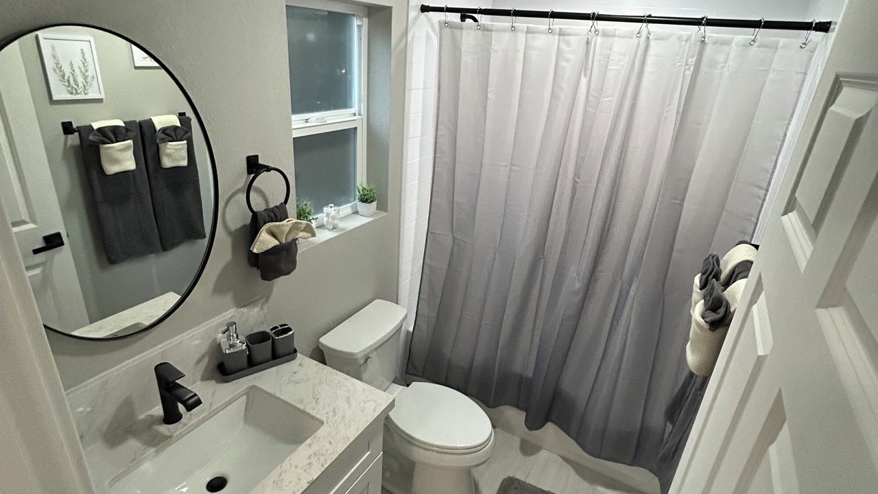 Photo of Bathroom in North Oak Park