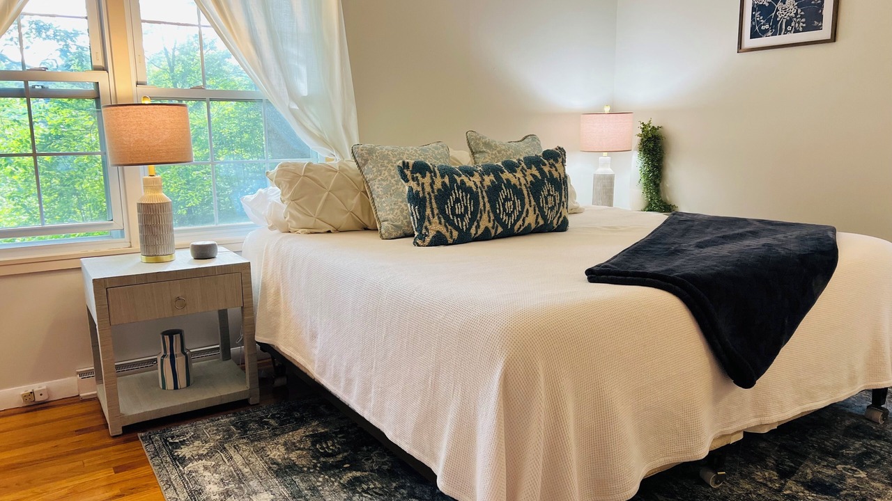 Photo of Bedroom in Oswego