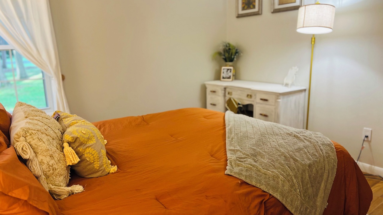 Photo of Bedroom in Oswego