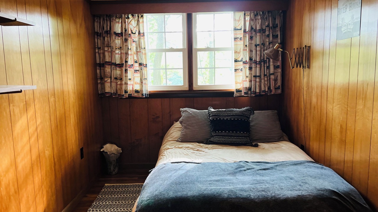 Photo of Bedroom in Oswego