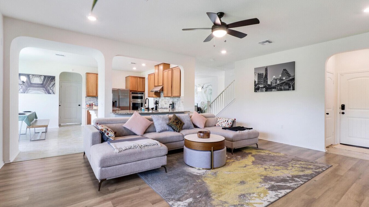 Photo of Livingroom in McNeil