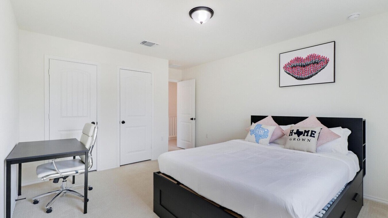 Photo of Bedroom in McNeil
