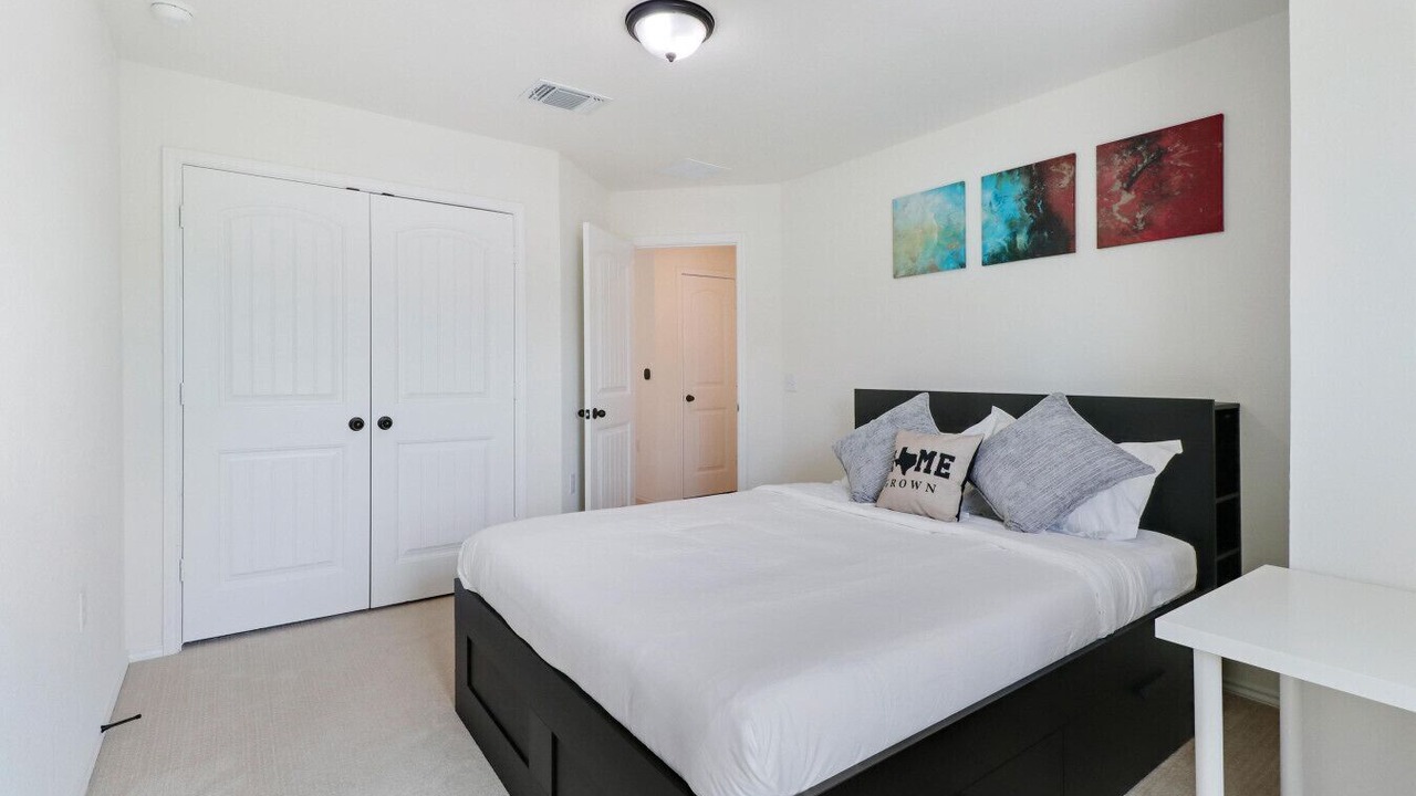 Photo of Bedroom in McNeil