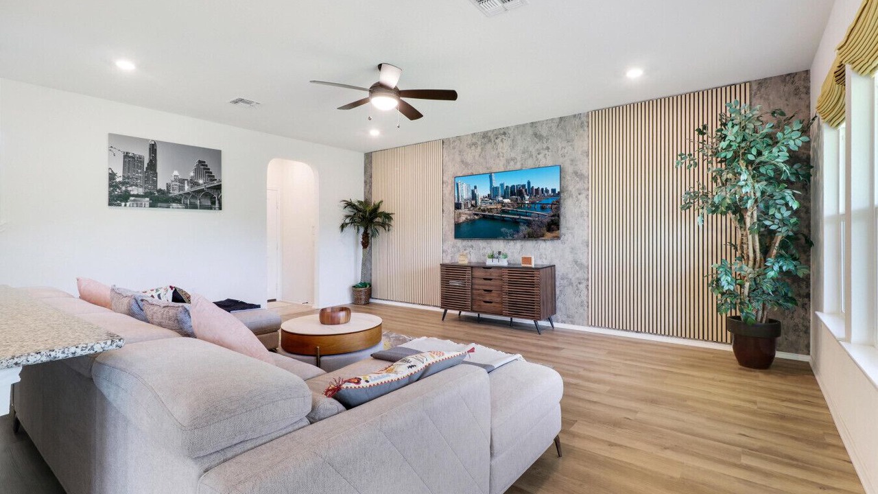 Photo of Livingroom in McNeil