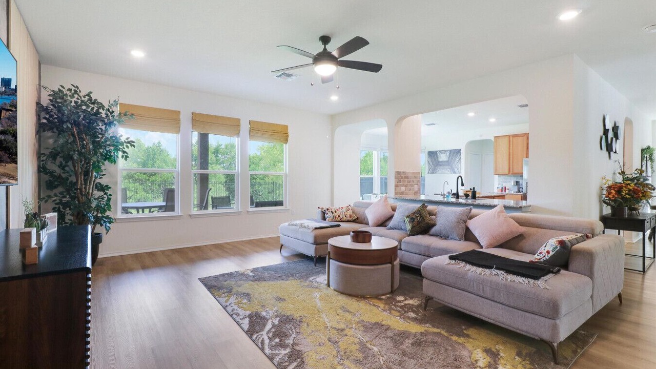 Photo of Livingroom in McNeil