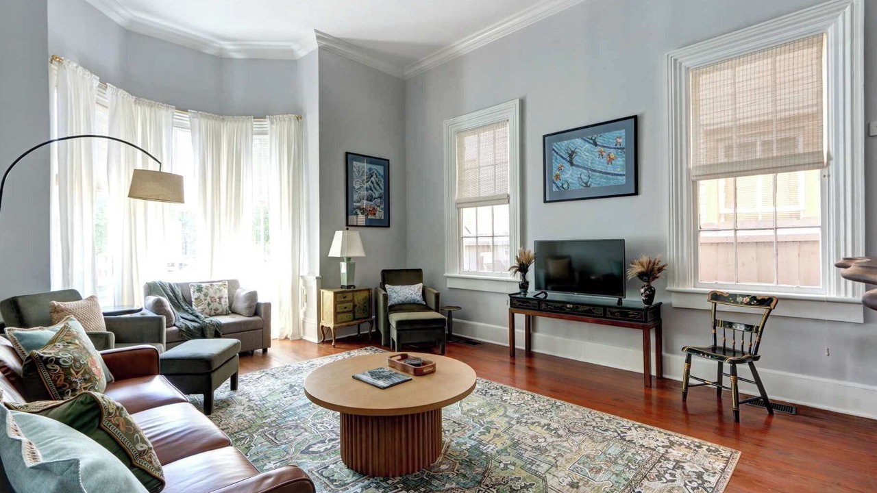 Photo of Livingroom in Savannah Victorian District
