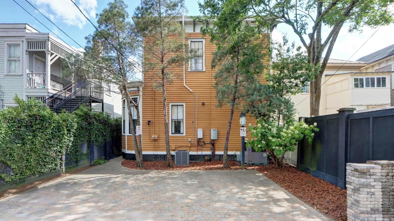 Photo of Outdoor in Savannah Victorian District