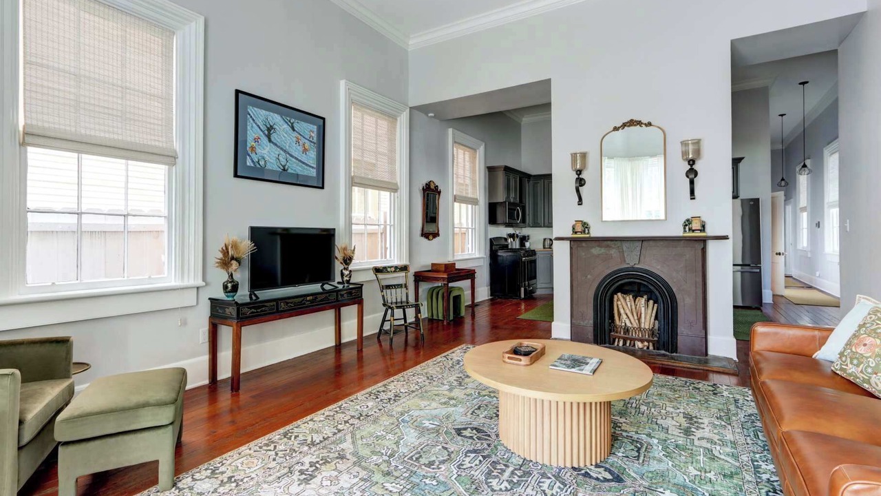 Photo of Livingroom in Savannah Victorian District
