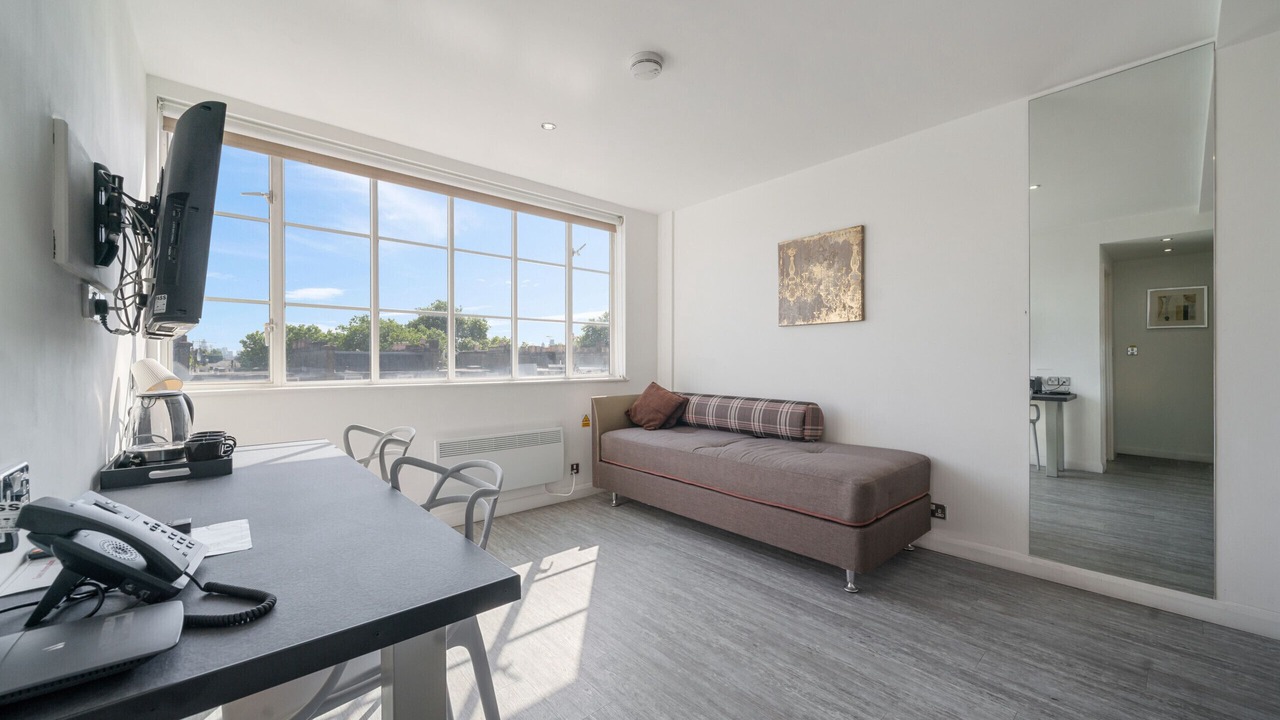 Photo of Livingroom in Courtfield