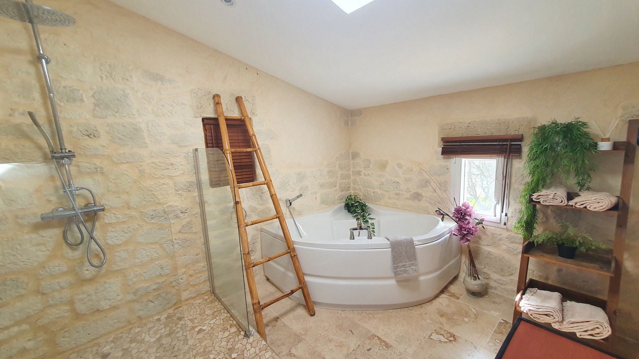 Photo of Bathroom in Alba-la-Romaine