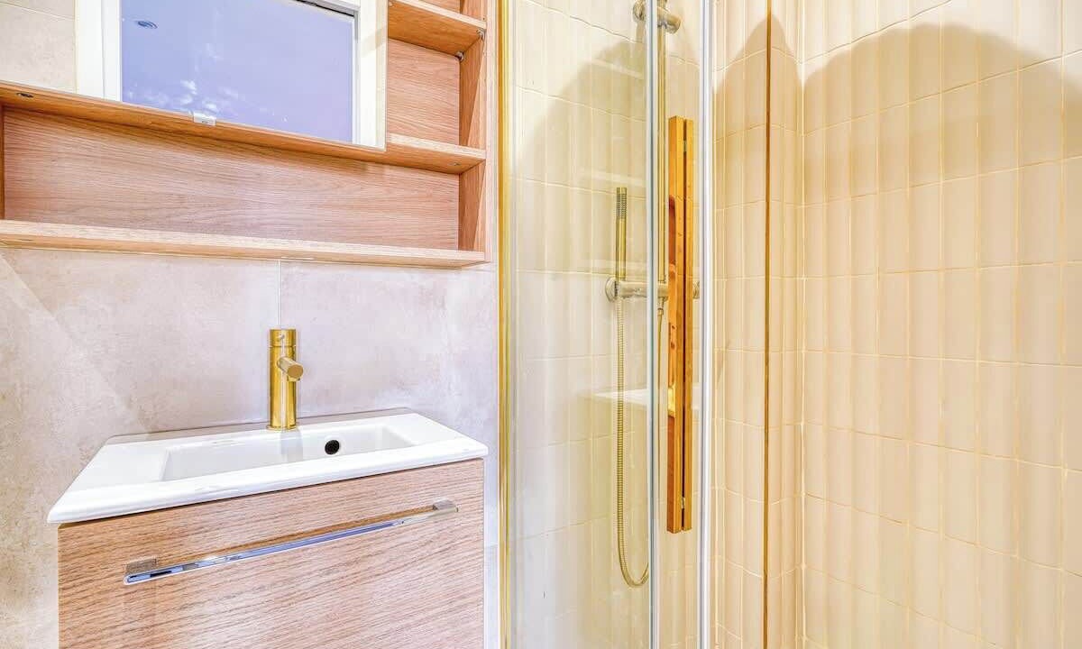 Photo of Bathroom in Quartier de la Plaine-de-Monceaux