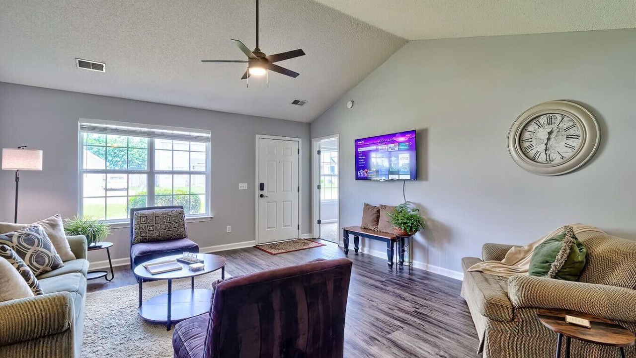 Photo of Livingroom in Huntcliff