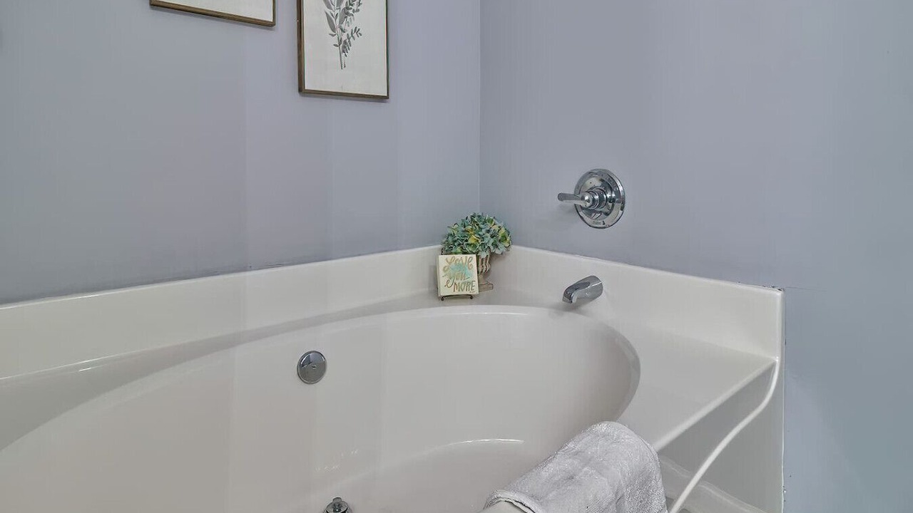 Photo of Bathroom in Huntcliff