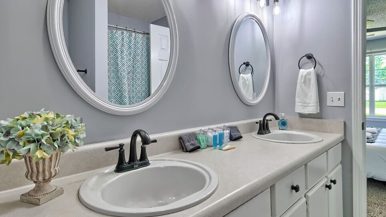 Photo of Bathroom in Huntcliff