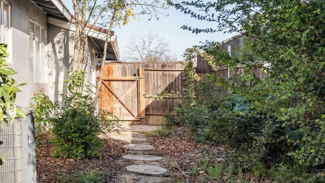 Photo of Outdoor in Foothill Farms