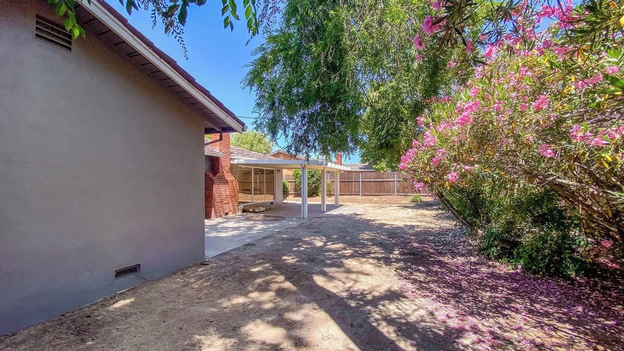 Photo of Outdoor in Foothill Farms