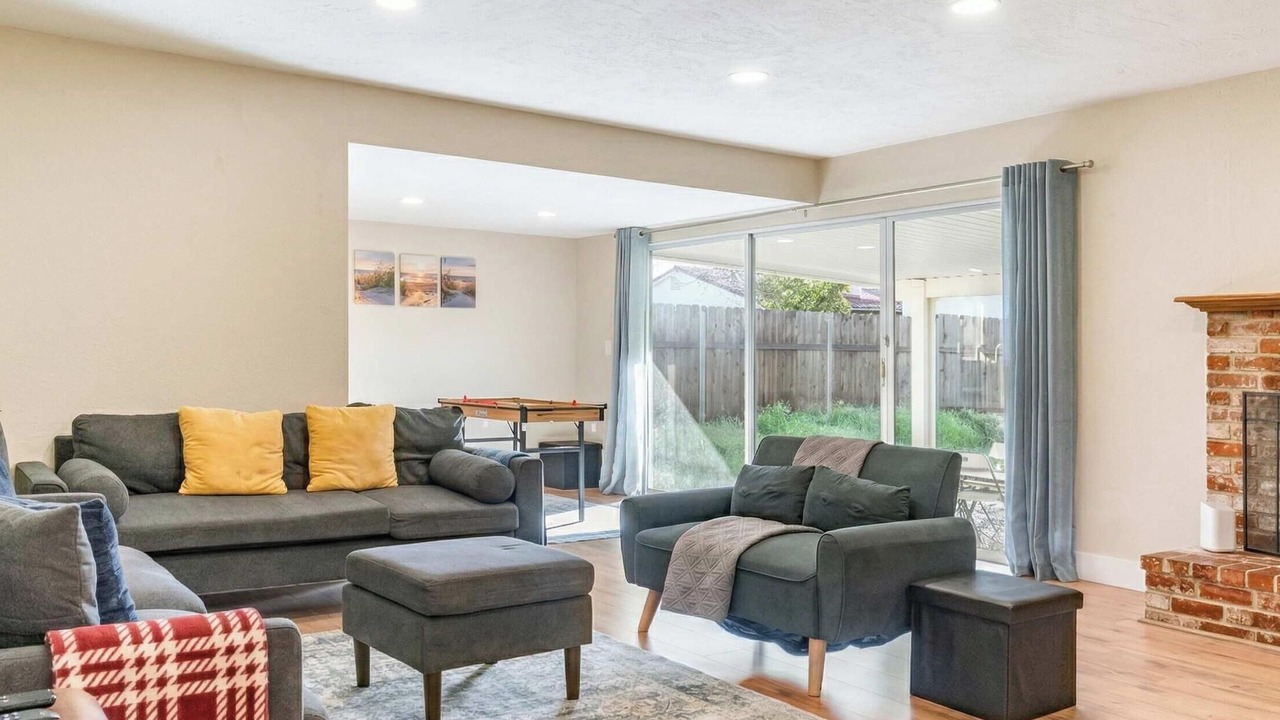 Photo of Livingroom in Foothill Farms