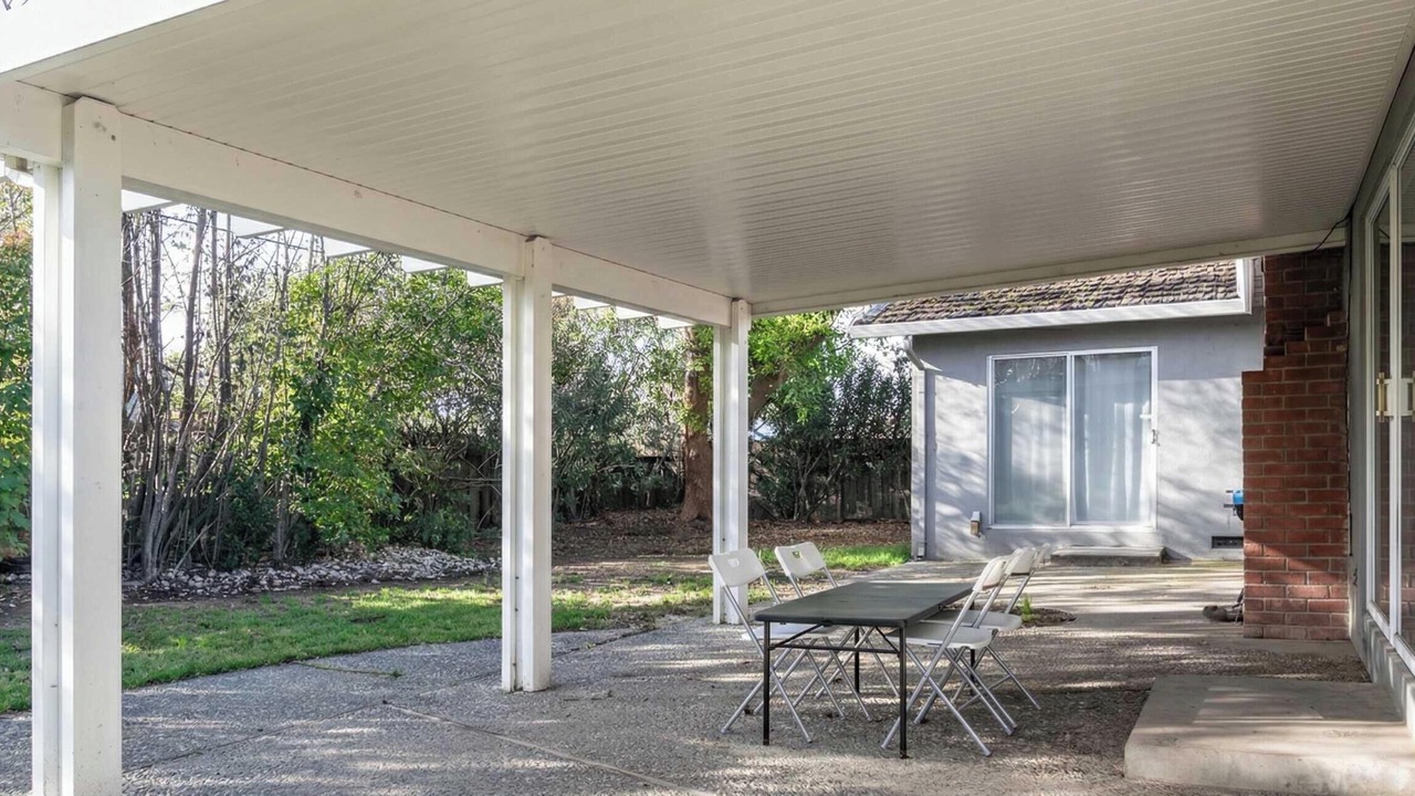 Photo of Outdoor in Foothill Farms