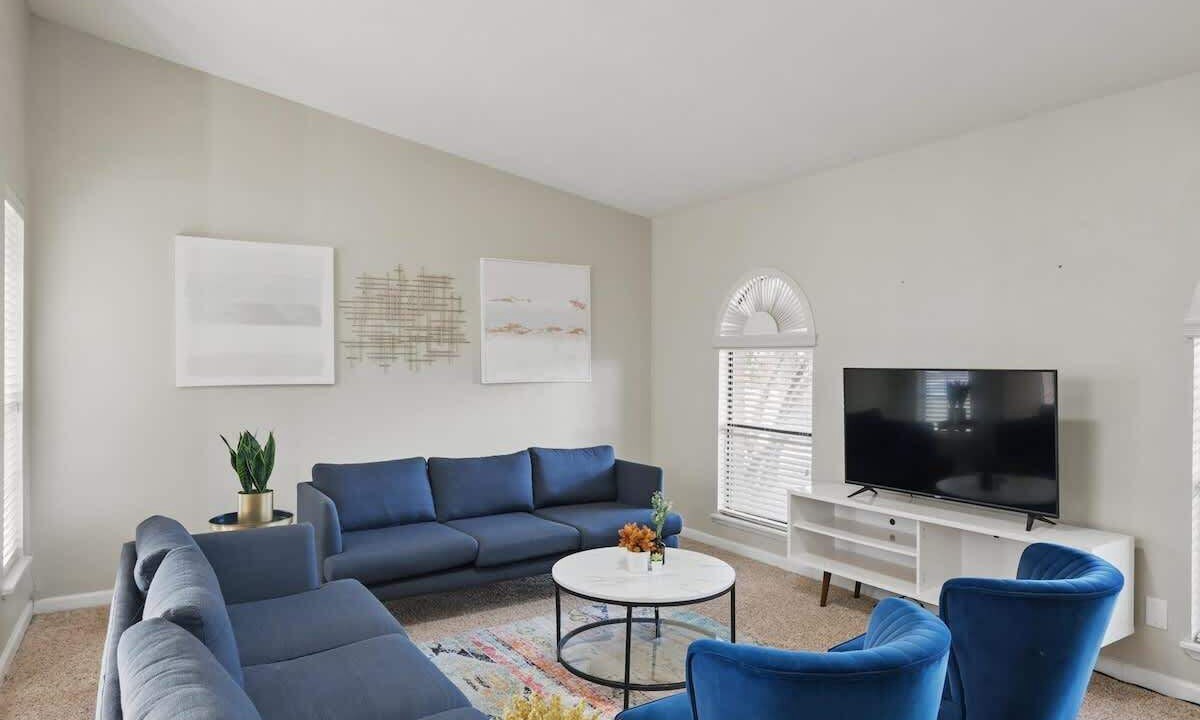 Photo of Livingroom in Northeast Carrollton