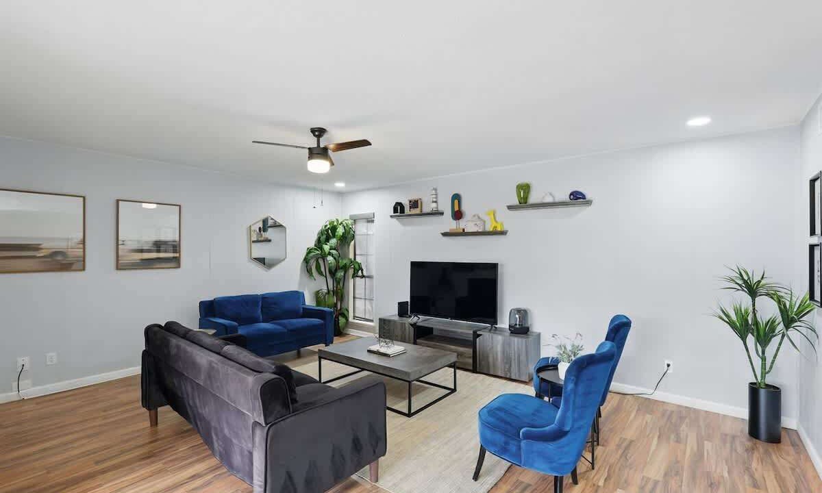 Photo of Livingroom in Northeast Carrollton