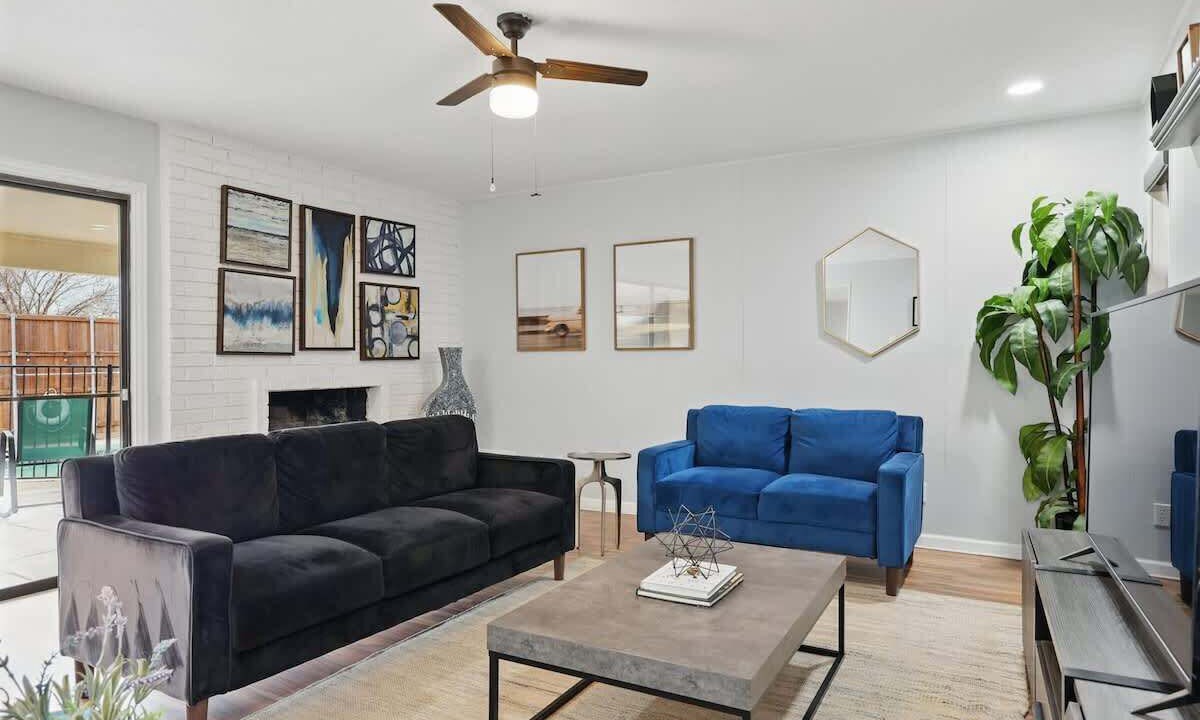 Photo of Livingroom in Northeast Carrollton