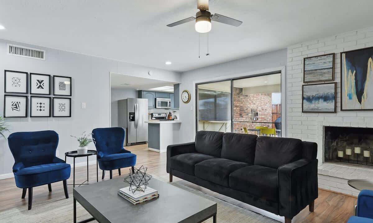 Photo of Livingroom in Northeast Carrollton