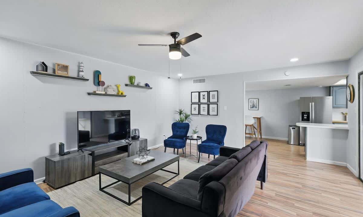 Photo of Livingroom in Northeast Carrollton
