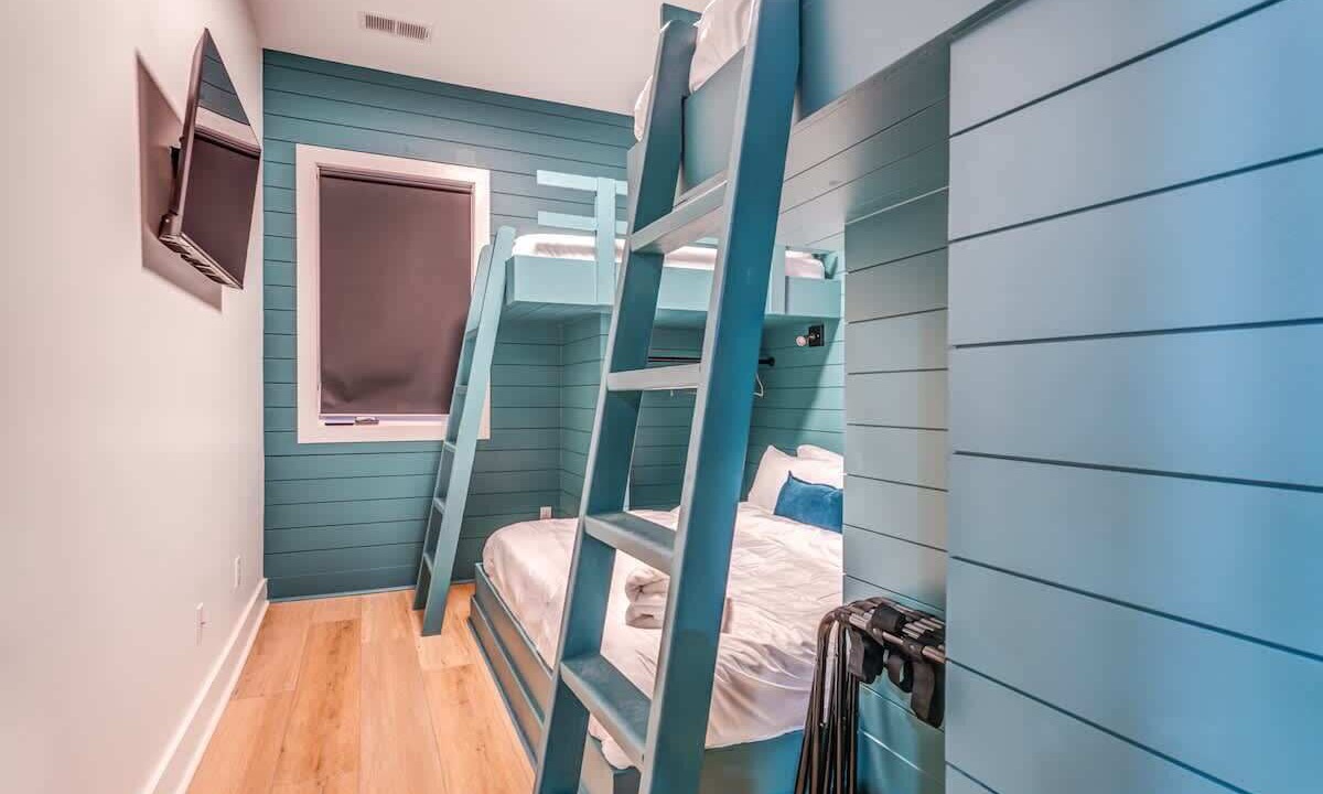 Photo of Bedroom in Cooper-Young Historic District