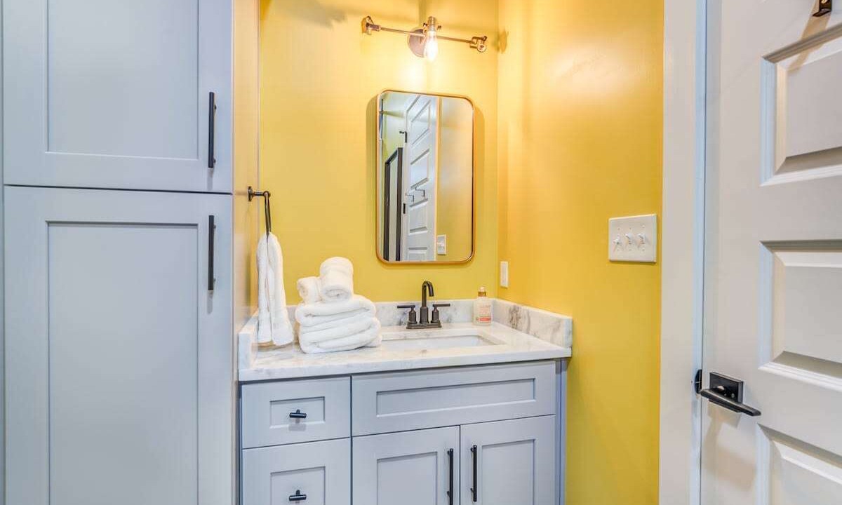 Photo of Bathroom in Cooper-Young Historic District