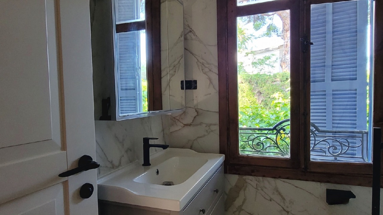 Photo of Bathroom in Carnot