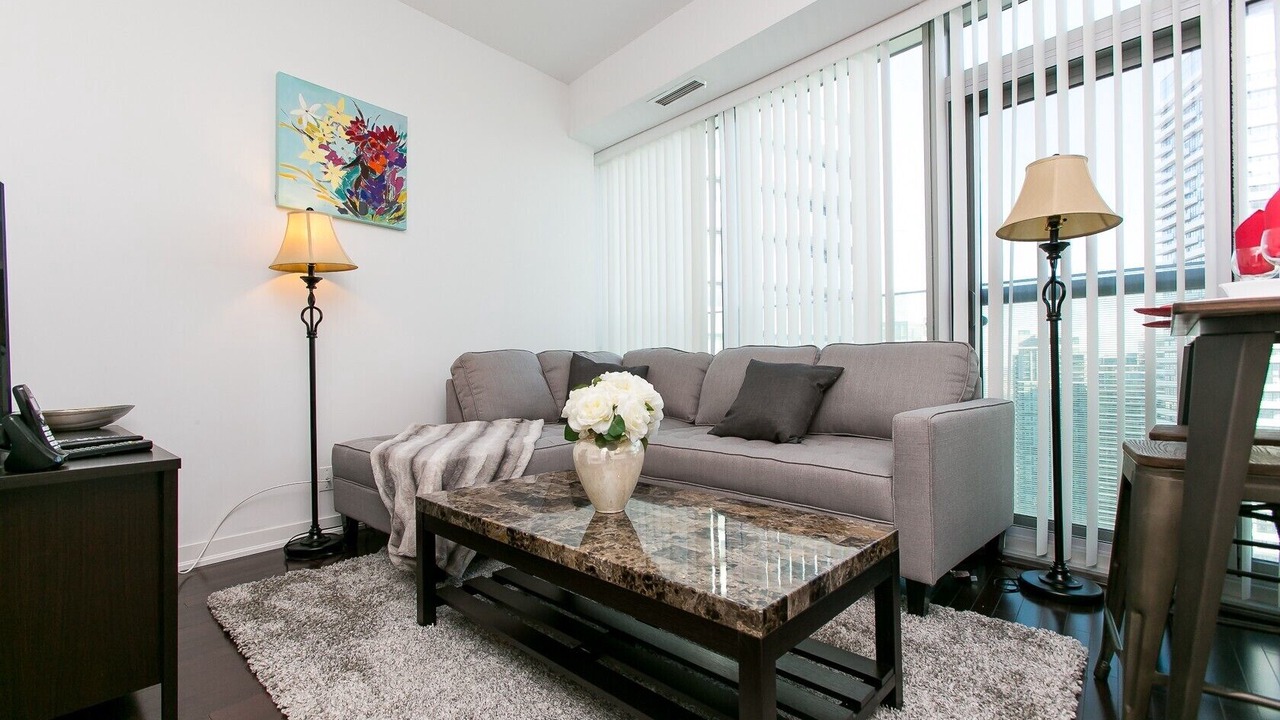 Photo of Livingroom in Toronto Entertainment District