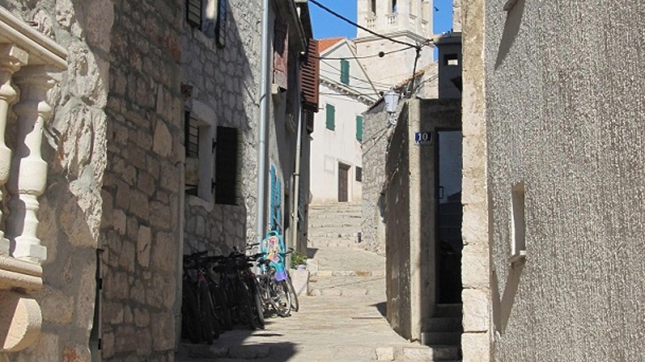 Photo of Others in Betina
