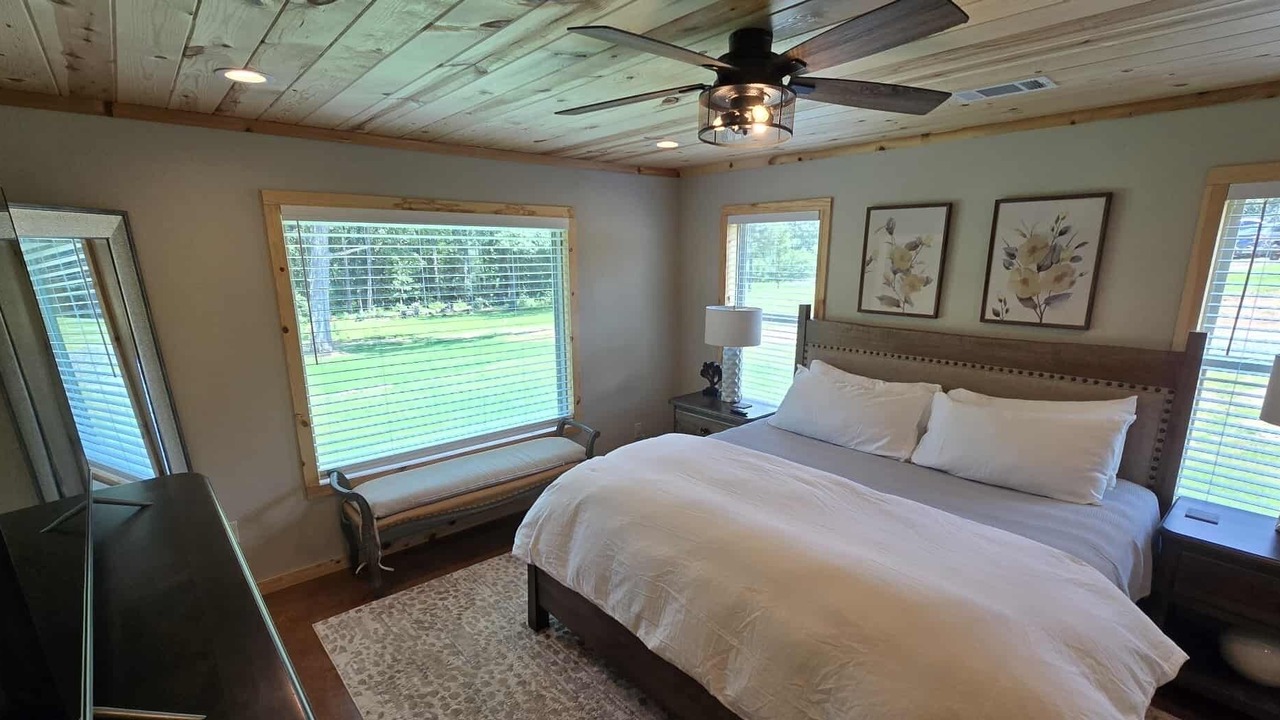 Photo of Bedroom in Higden