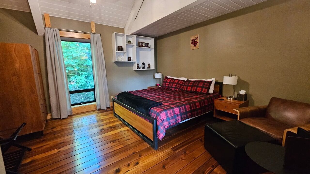 Photo of Bedroom in Maple Hill