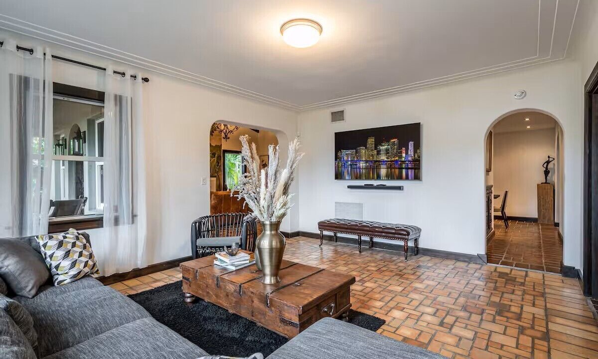 Photo of Livingroom in Northeast Miami