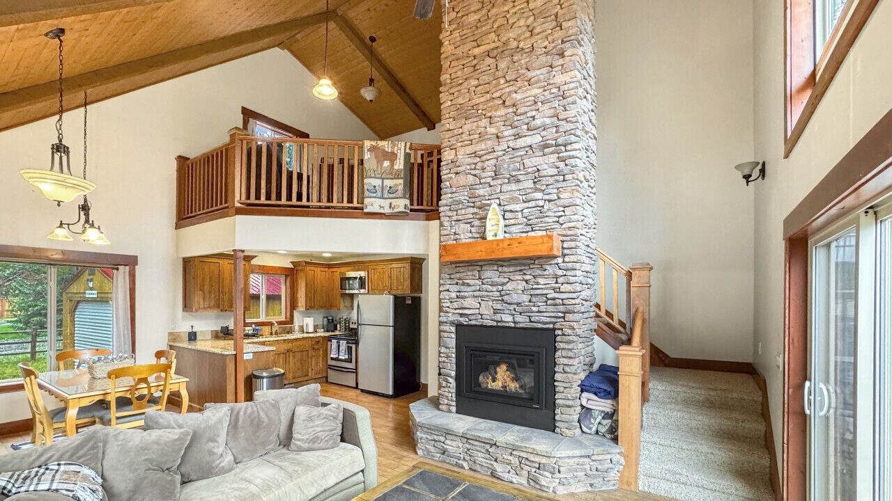 Photo of Livingroom in Tamarack Resort