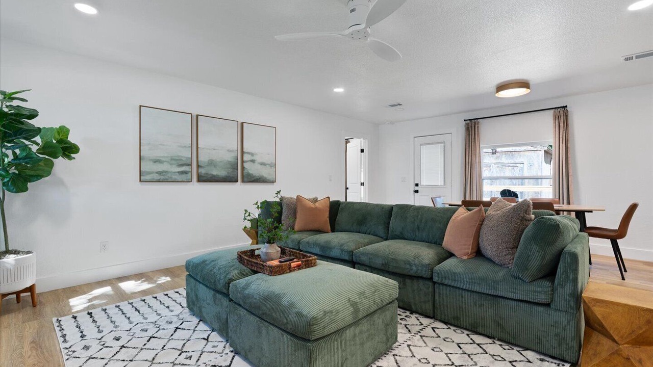 Photo of Livingroom in Round Rock Original Plat