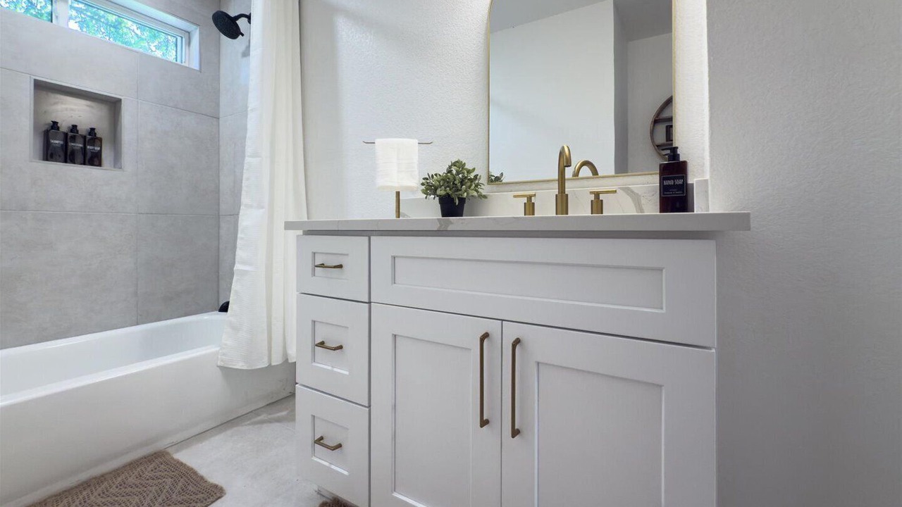 Photo of Bathroom in Round Rock Original Plat