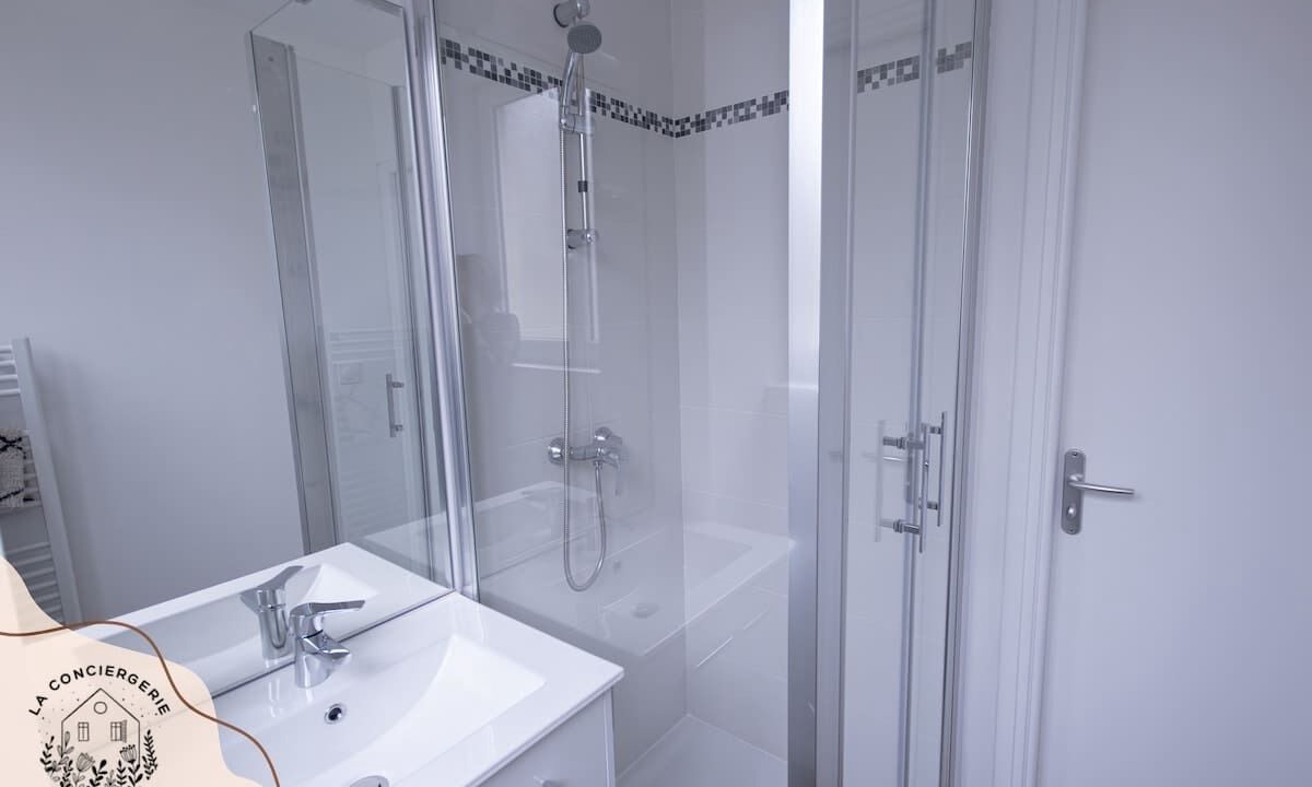 Photo of Others in Lens