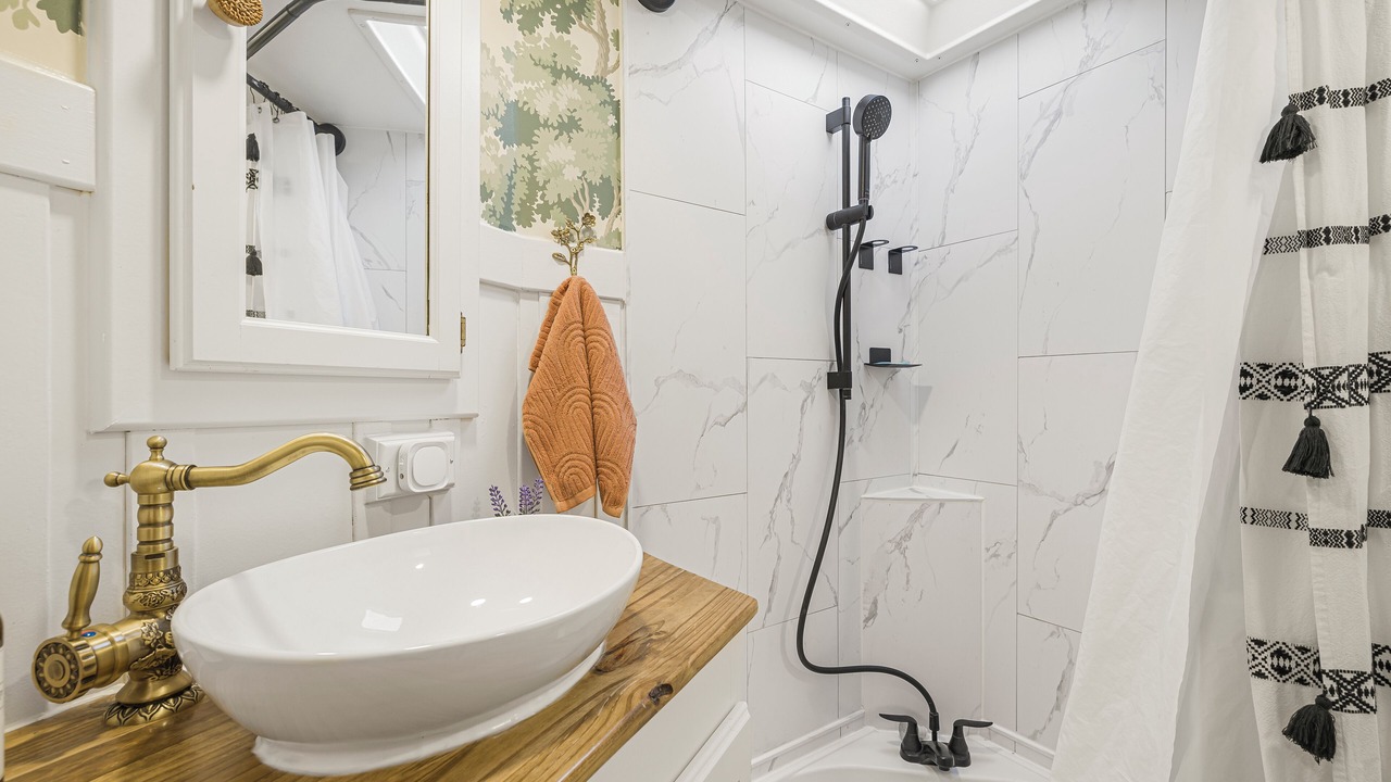 Photo of Bathroom in Felt