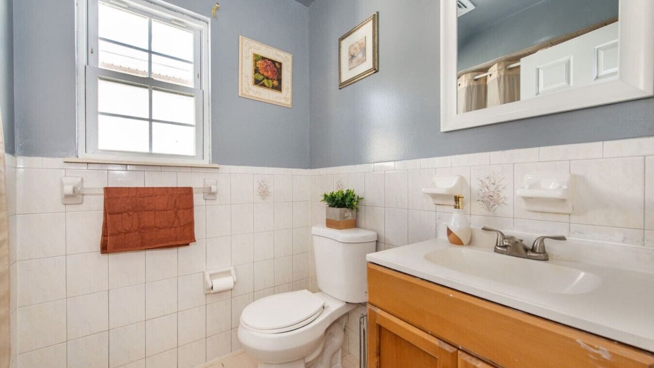 Photo of Bathroom in Newark