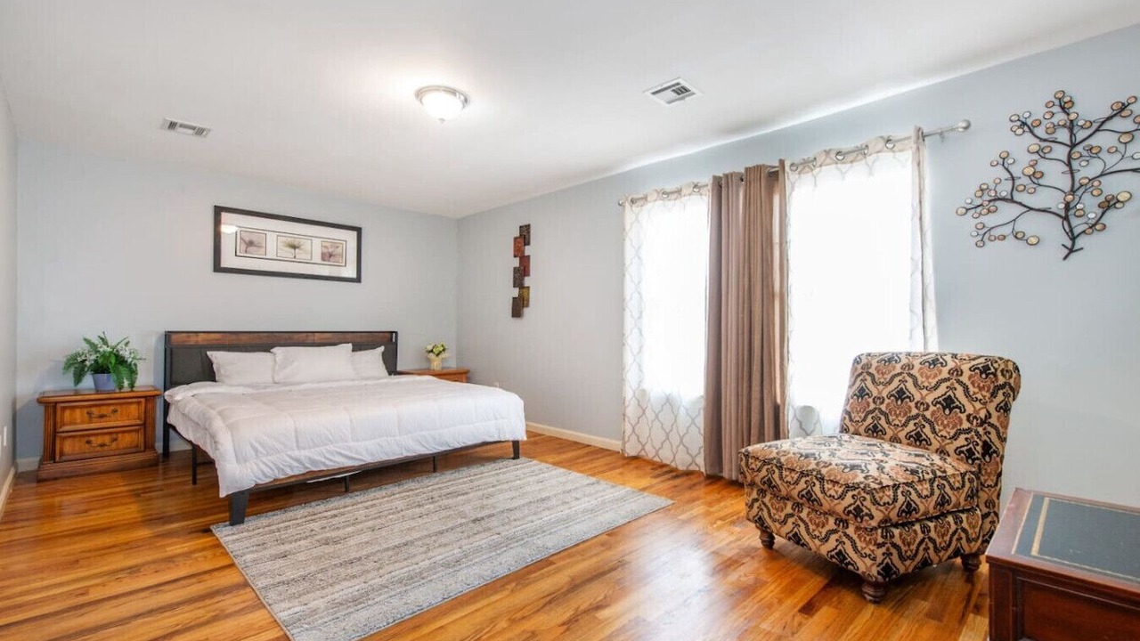 Photo of Bedroom in Newark